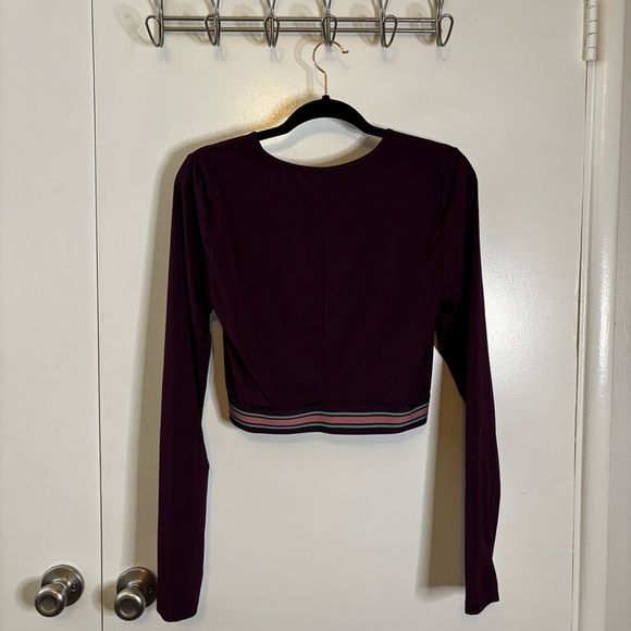 Fabletics Size Large Eco-Conscious Front Twist Long-Sleeve Purple Workout Top - Picture 8 of 11